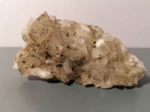 Schmuckstein aus Calcit mit Chalkopyrit